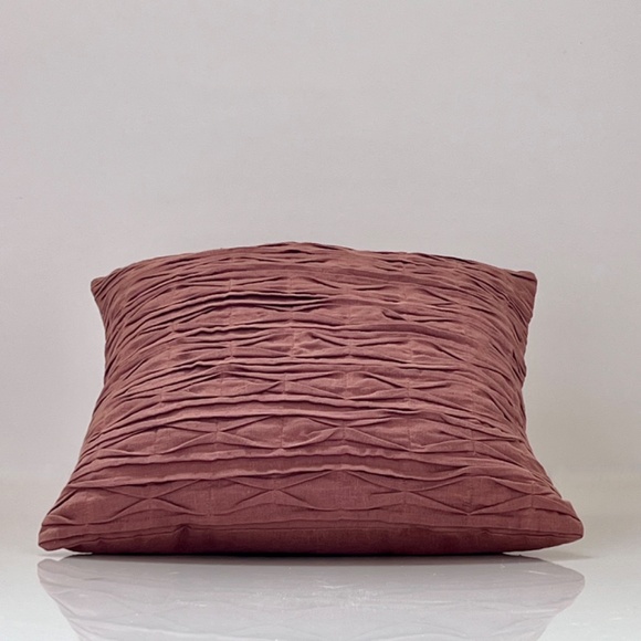 Southern Living Pintuck Rust pillow cover - Picture 5 of 6